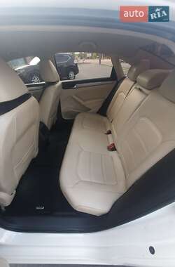 Седан Volkswagen Passat 2013 в 
