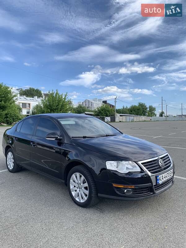 Седан Volkswagen Passat 2010 в Киеве