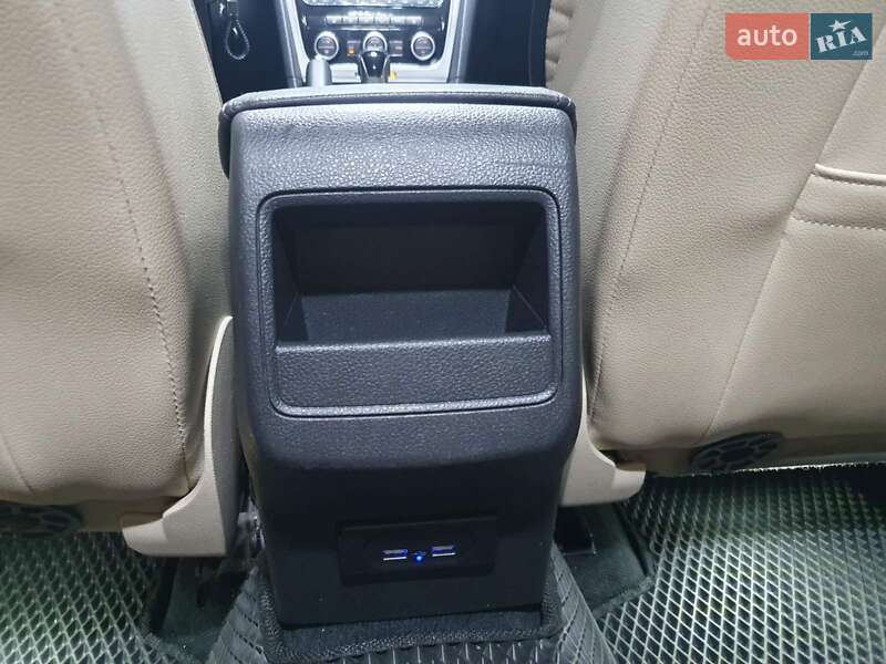 Седан Volkswagen Passat 2013 в Дніпрі