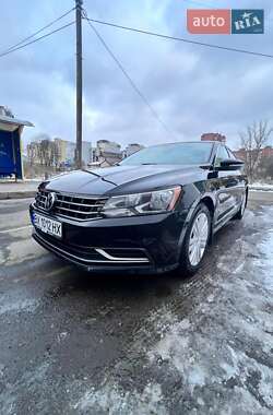 Седан Volkswagen Passat 2016 в Ровно