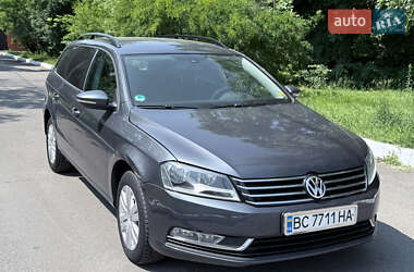Універсал Volkswagen Passat 2011 в 