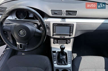 Універсал Volkswagen Passat 2011 в 