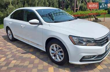 Седан Volkswagen Passat 2016 в Днепре