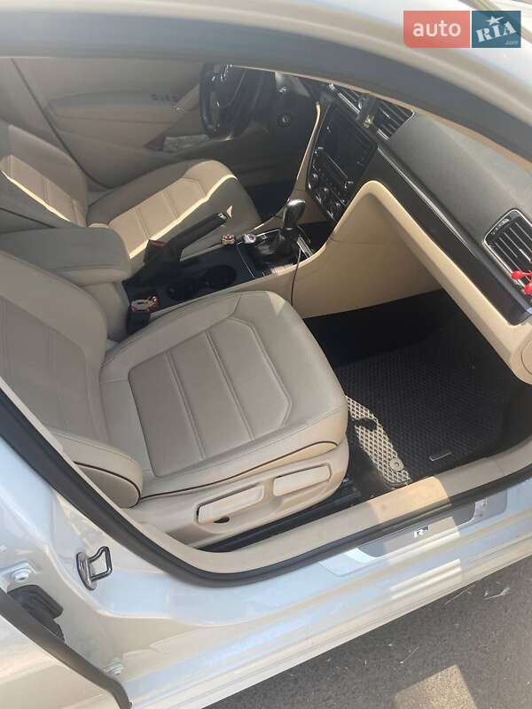 Седан Volkswagen Passat 2016 в Одессе