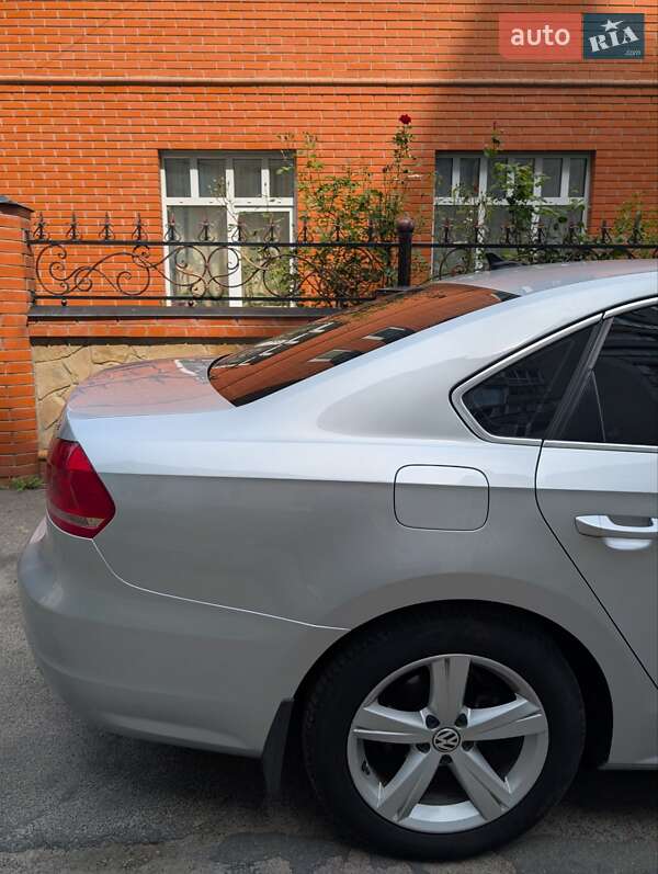 Седан Volkswagen Passat 2012 в Чернигове