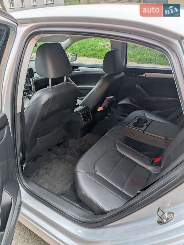 Седан Volkswagen Passat 2012 в Чернигове