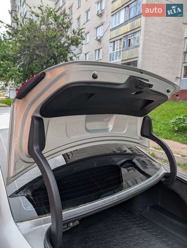 Седан Volkswagen Passat 2012 в Чернигове