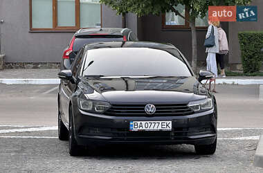 Седан Volkswagen Passat 2016 в Киеве