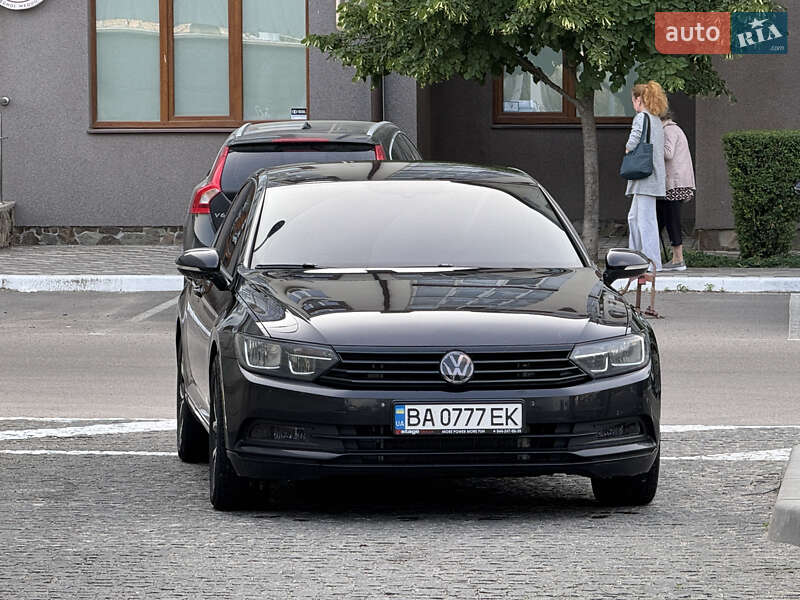 Седан Volkswagen Passat 2016 в 