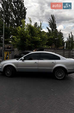 Седан Volkswagen Passat 2004 в 