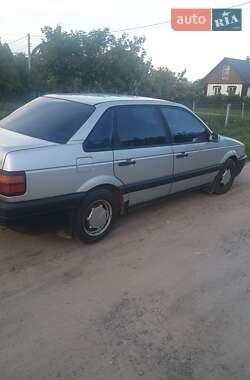 Седан Volkswagen Passat 1988 в Монастырище