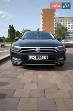 Универсал Volkswagen Passat 2015 в Вараше