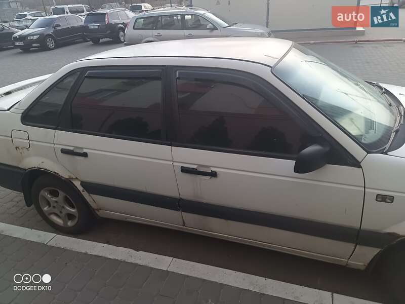 Седан Volkswagen Passat 1988 в Харькове