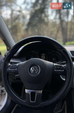 Універсал Volkswagen Passat 2013 в 