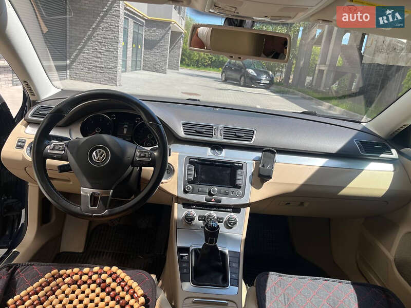 Универсал Volkswagen Passat 2014 в Хмельницком