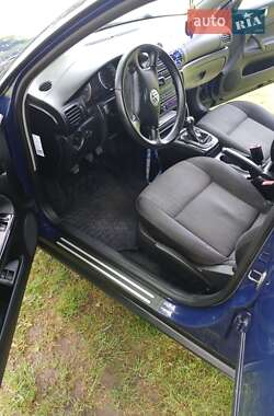Універсал Volkswagen Passat 2004 в 