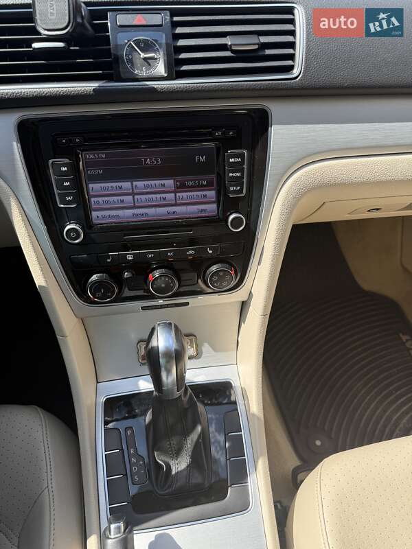 Седан Volkswagen Passat 2012 в Киеве