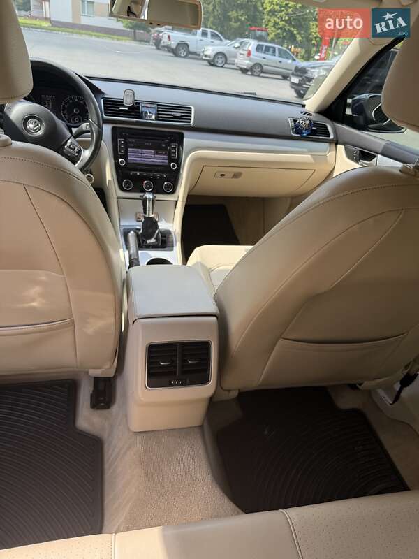 Седан Volkswagen Passat 2012 в Киеве