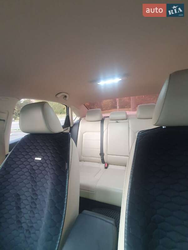 Седан Volkswagen Passat 2013 в Дніпрі