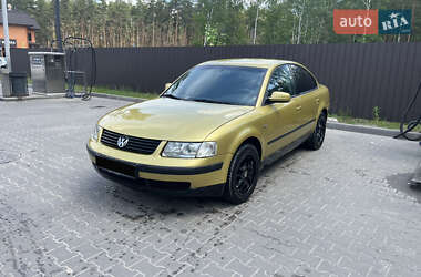 Седан Volkswagen Passat 1998 в Ирпене