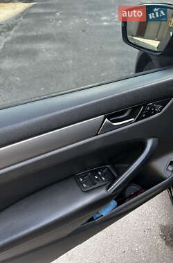 Седан Volkswagen Passat 2013 в 