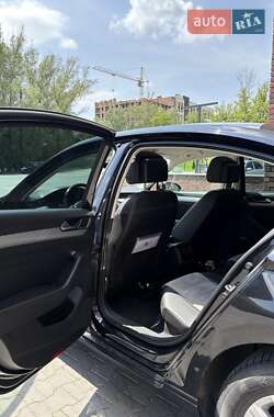 Седан Volkswagen Passat 2015 в 