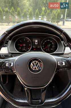 Седан Volkswagen Passat 2015 в 