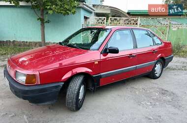 Седан Volkswagen Passat 1993 в 