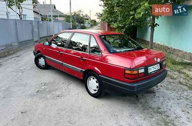 Седан Volkswagen Passat 1993 в Измаиле