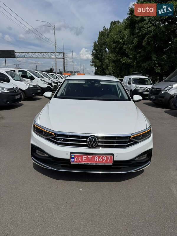 Универсал Volkswagen Passat 2021 в Киеве