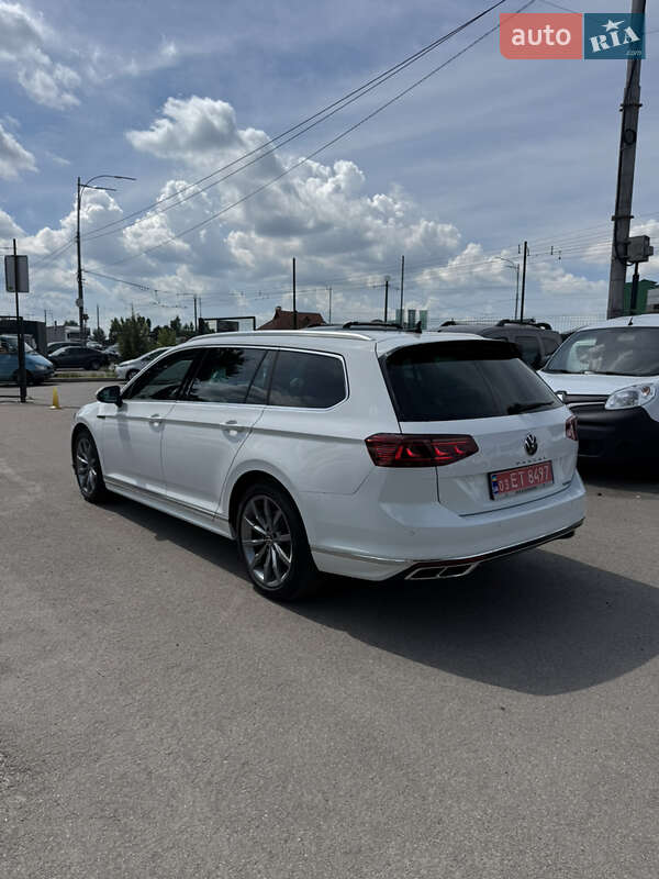 Универсал Volkswagen Passat 2021 в Киеве