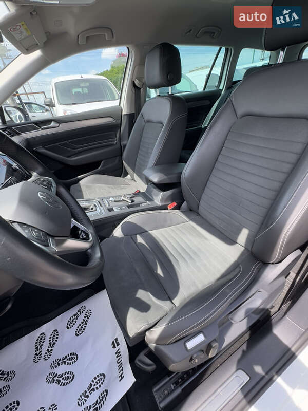 Универсал Volkswagen Passat 2021 в Киеве