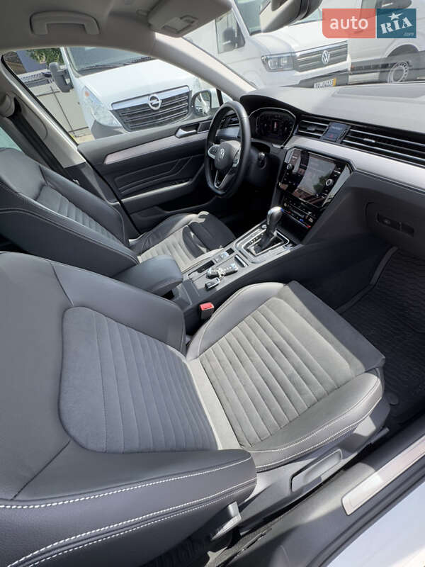 Универсал Volkswagen Passat 2021 в Киеве
