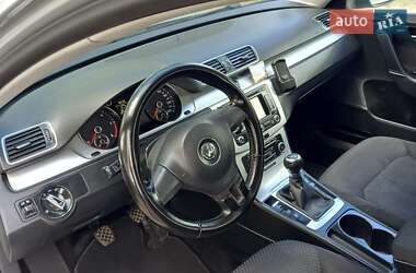 Універсал Volkswagen Passat 2011 в 