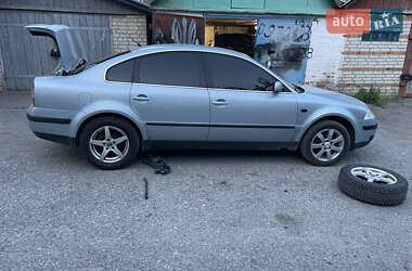 Седан Volkswagen Passat 2002 в 
