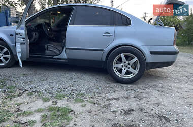 Седан Volkswagen Passat 2002 в 