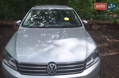 Універсал Volkswagen Passat 2014 в Жовкві