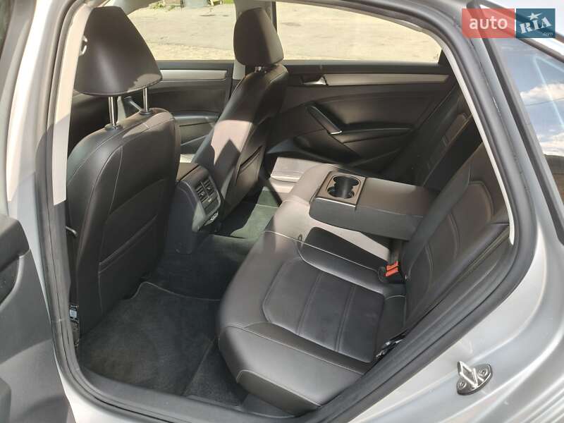 Седан Volkswagen Passat 2020 в Житомире