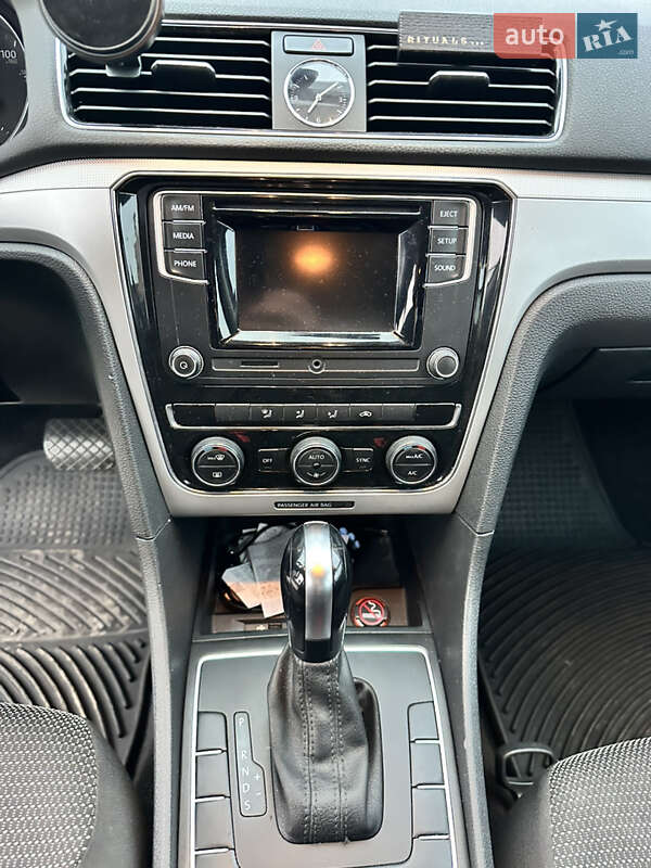 Седан Volkswagen Passat 2015 в Черкасах