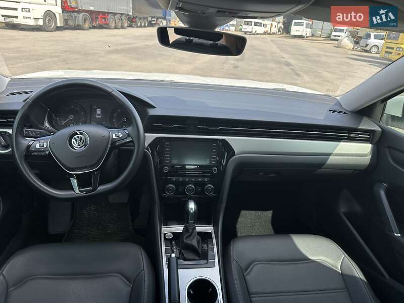 Седан Volkswagen Passat 2019 в Виннице