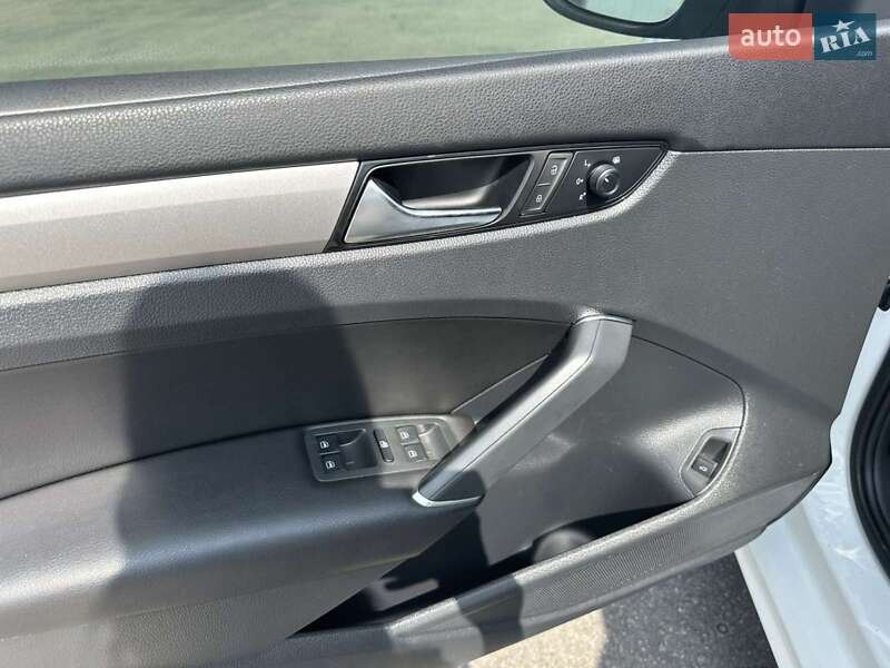 Седан Volkswagen Passat 2019 в Виннице