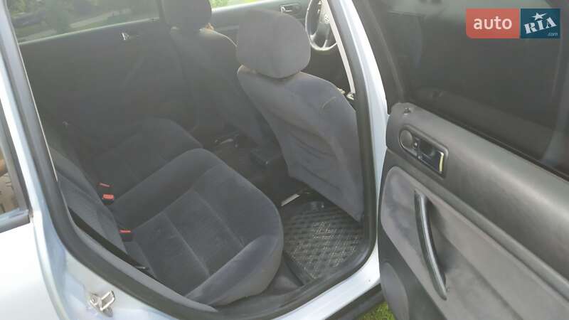 Универсал Volkswagen Passat 1998 в Киеве