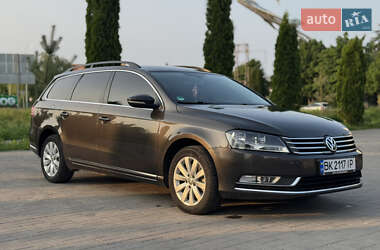 Универсал Volkswagen Passat 2012 в Дубно
