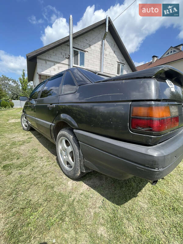 Седан Volkswagen Passat 1989 в Барышевке