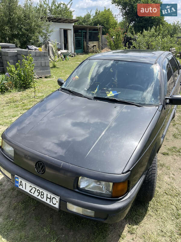 Седан Volkswagen Passat 1989 в Барышевке
