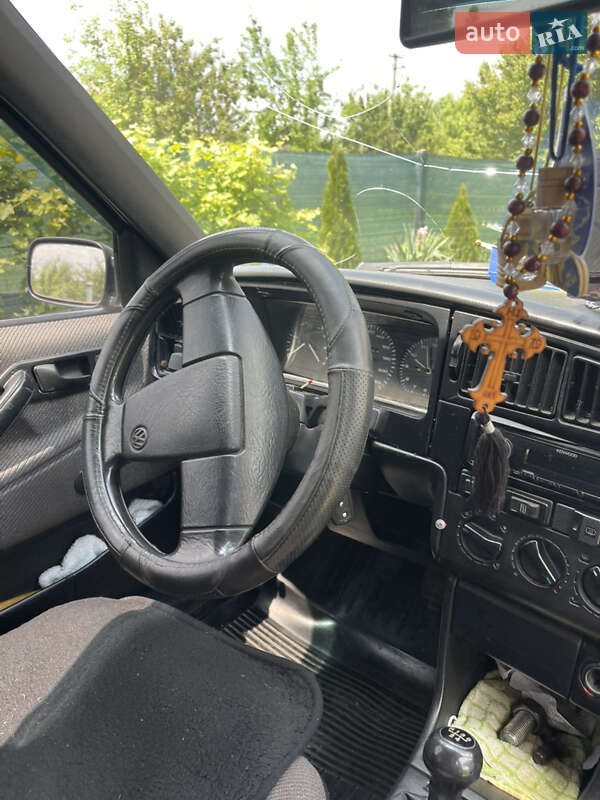 Седан Volkswagen Passat 1989 в Барышевке
