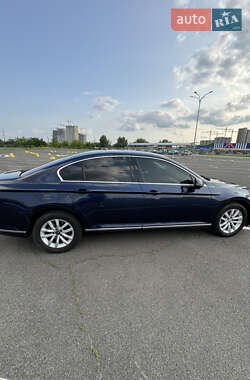Седан Volkswagen Passat 2015 в 