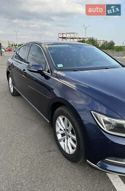 Седан Volkswagen Passat 2015 в 