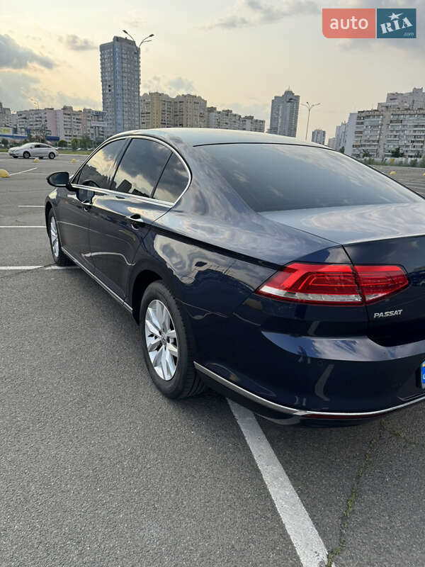Седан Volkswagen Passat 2015 в Києві