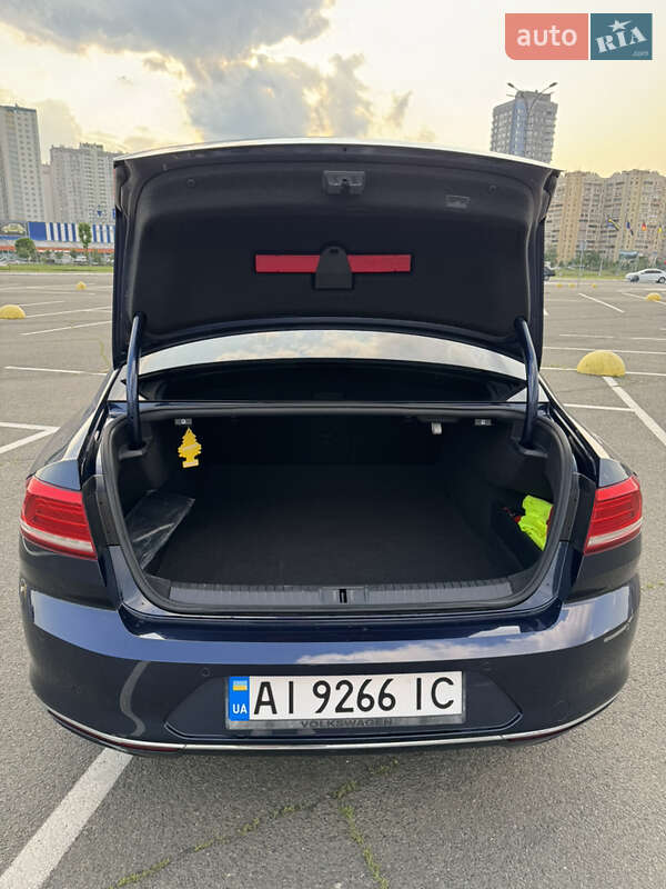 Седан Volkswagen Passat 2015 в Києві